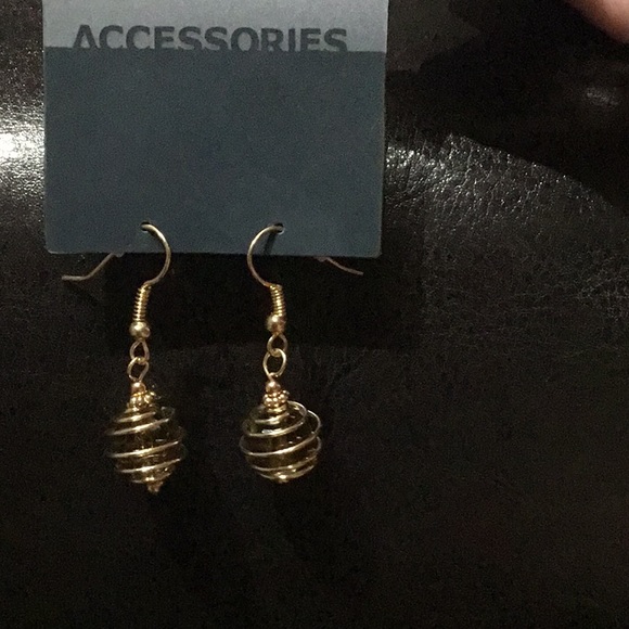 Earring - Picture 2 of 3